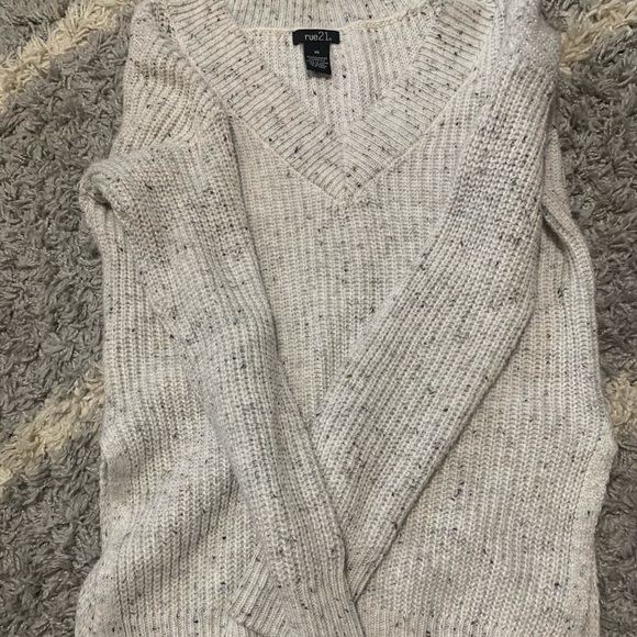 Rue 21 v-neck knit sweater - Picture 1 of 2